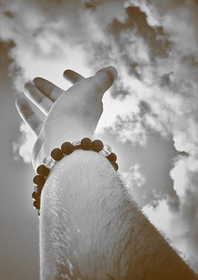 Faith Avenue — a thread between the seen and the unseen